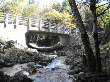 The new bridge creates a natural steambed to accomodate fish migration and higher storm flows