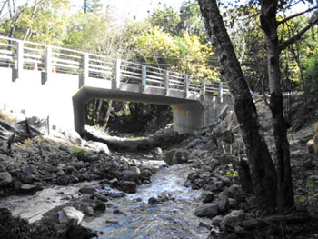 The new bridge creates a natural steambed to accomodate fish migration and higher storm flows The new bridge creates a natural steambed to accomodate fish migration and higher storm flows